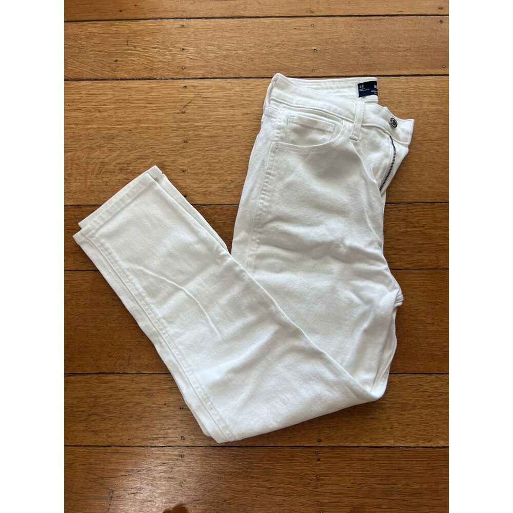 Hollister Ultra High-Rise Mom Jean, White, NWOT, Size 4R (27)